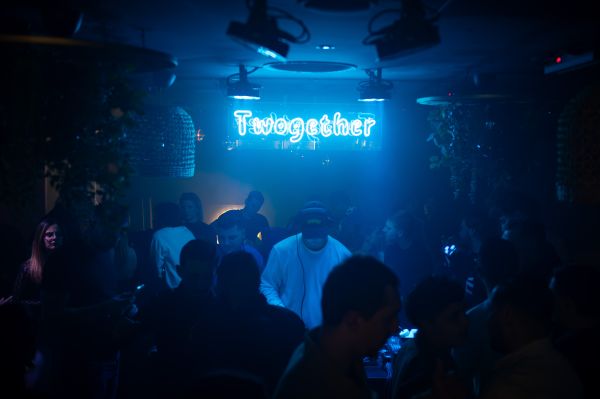 Twogether - Laugix & Tom Wine